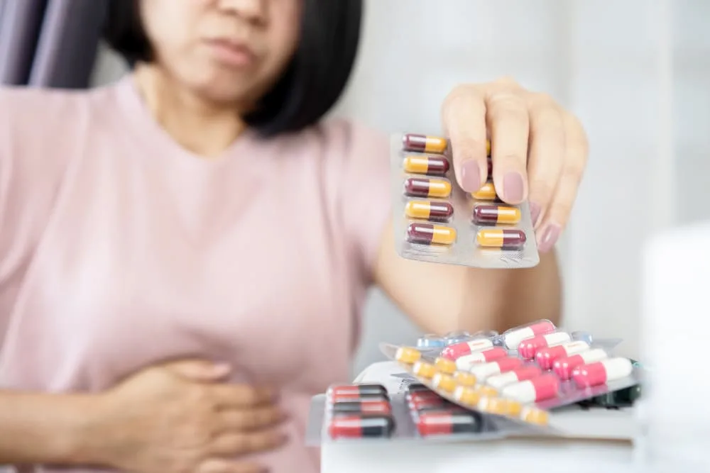 Leczenie SIBO – antybiotyki, zioła czy dieta? Co naprawdę działa?