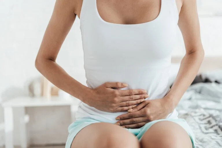 SIBO – co to jest i jak się je diagnozuje? Kompletny przewodnik