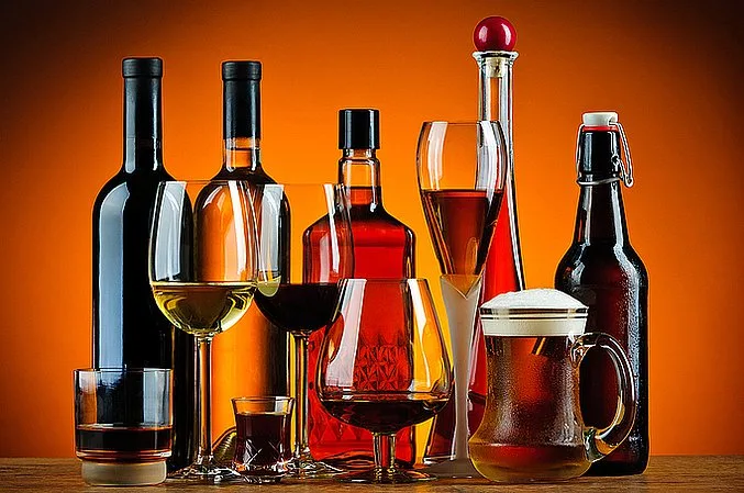Alkohol przy SIBO – co dzieje się z jelitami po wypiciu?
